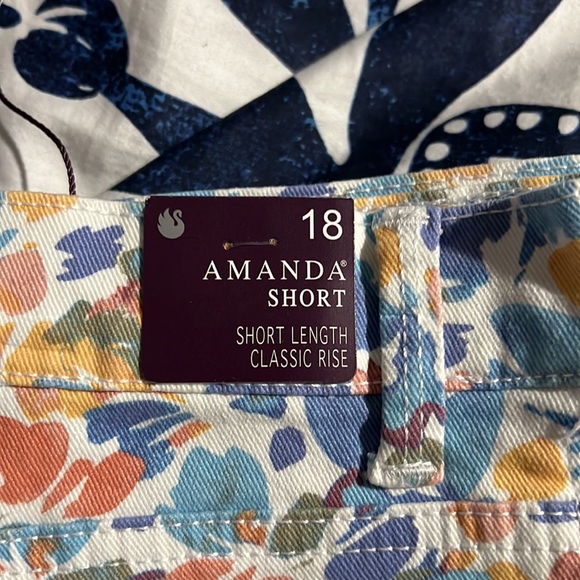 Gloria Vanderbilt Size 18 Amanda Short NWT. - Picture 2 of 2